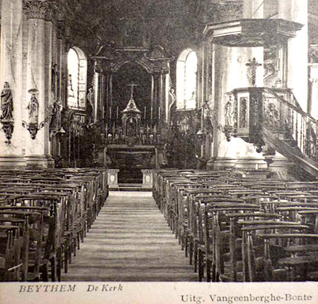 Het interieur van de eerste kerk (Prentkaart Vangeenberghe-Bonte)