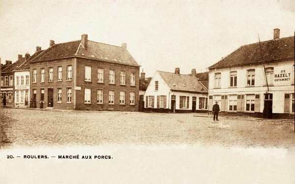 Ansichtkaart van vóór Wereldoorlog I, met een afbeelding van de Roeselaarse Zwijnsmarkt (nu Botermarkt). Rechts de herberg waar de heerlijkheid den Hazelt zetelde.