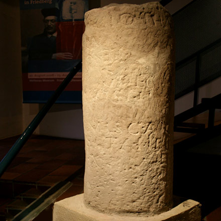 Bewaard gebleven Romeinse mijlpaal. Leugenstein, Wetterau Museum.