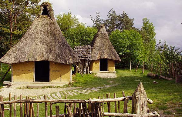 Huizen van een nederzetting uit het bronstijdperk.