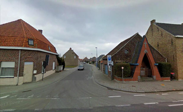 Sinnesael's kapel op de hoek van de Meense Steenweg en de Mgr. Catrystraat (Bron: Google Street View).