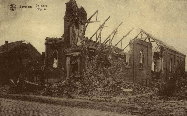 De St. Godelievekerk in puin aan het einde van Wereldoorlog I.