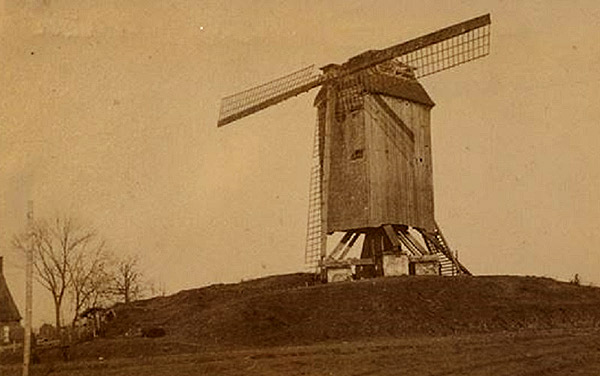 De molen aan de Zilverberg tijdens Wereldoorlog I (Collectie Ton Meesters, Breda.)